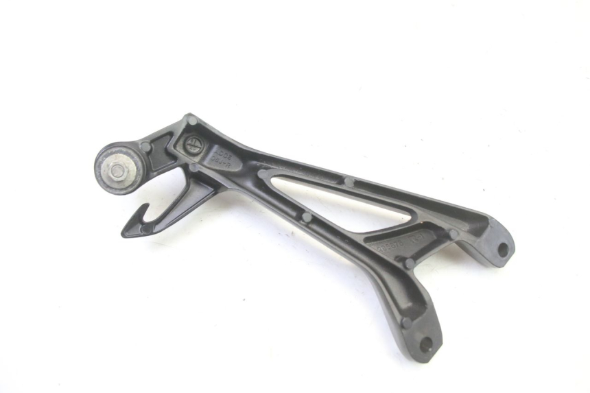 photo de PLAAT VOETSTEUN ACHTER RECHTS SUZUKI GSR 750 (2011 - 2017) - Technische close-up