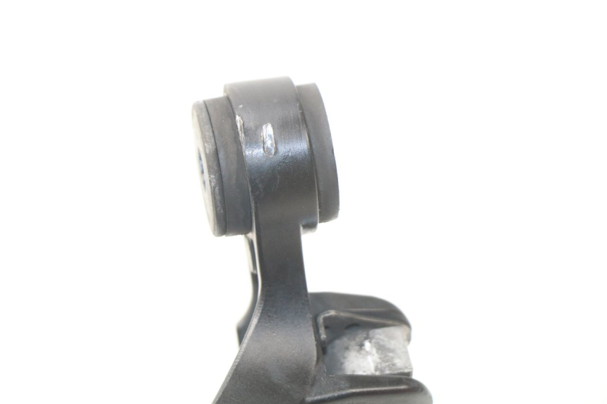 photo de PLAAT VOETSTEUN ACHTER RECHTS SUZUKI GSX-R GSXR 750 (2011 - 2016) - Detail van het onderdeel