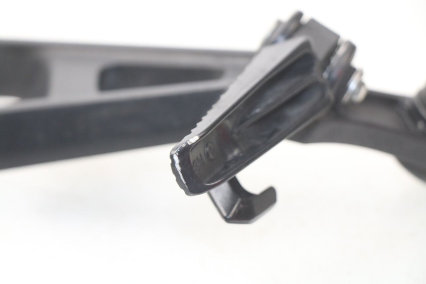 photo de PLAAT VOETSTEUN ACHTER RECHTS SUZUKI GSX-R GSXR K16 1000 (2012 - 2016) - Andere kijkhoek