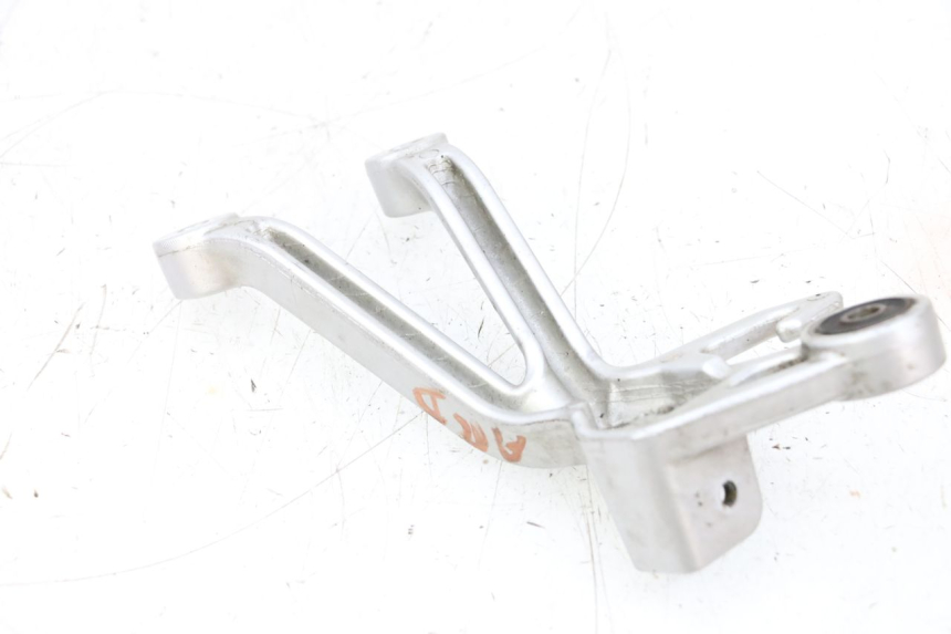 photo de PLAAT VOETSTEUN ACHTER RECHTS SUZUKI GSXR GSX-R 1000 (2003 - 2004) - Zoom op gebruiksstaat