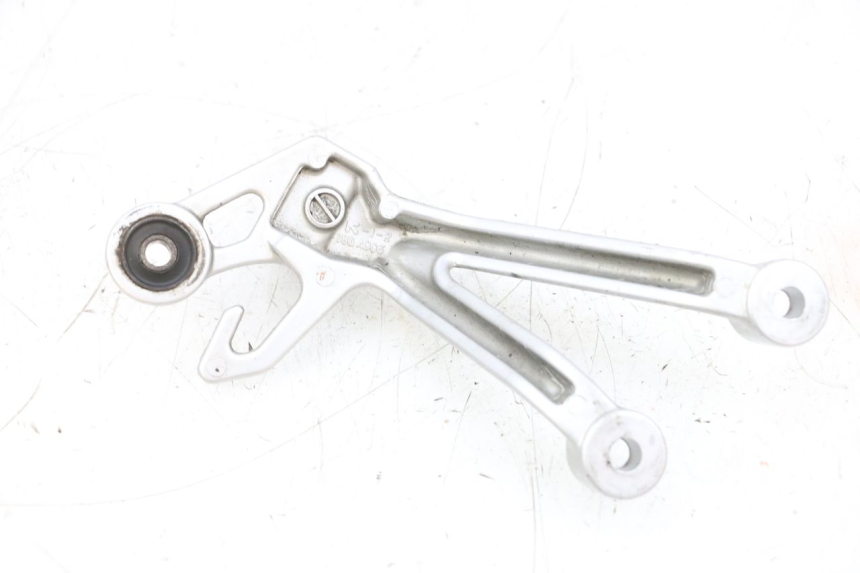 photo de PLAAT VOETSTEUN ACHTER RECHTS SUZUKI GSXR GSX-R 1000 (2003 - 2004) - Andere kijkhoek