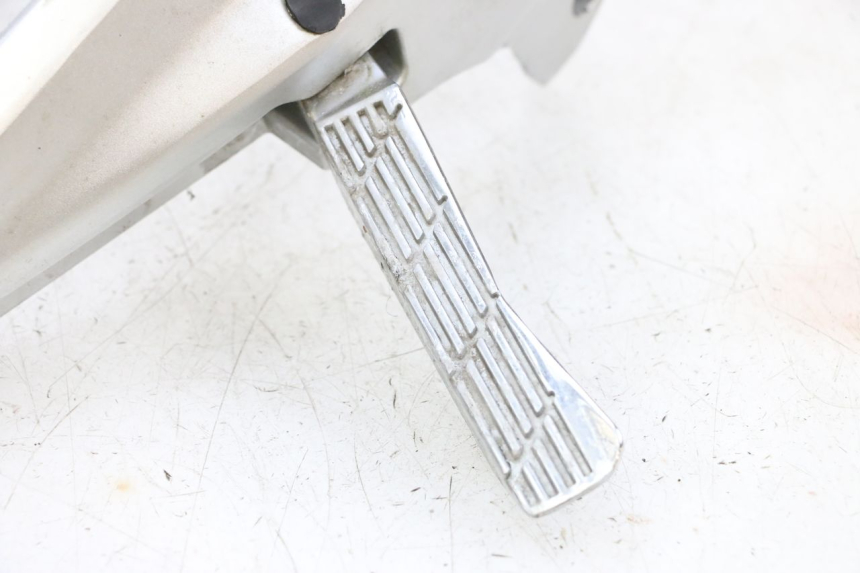 photo de PLAAT VOETSTEUN ACHTER RECHTS JM MOTORS GTS 125 (2015 - 2019) - Andere kijkhoek