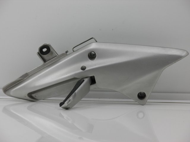 photo de PLAAT ACHTERRECHTS VOETSTEUNBEUGEL HONDA FJS SILVER WING ABS 600 (2004 - 2007) - Hoofdaanzicht