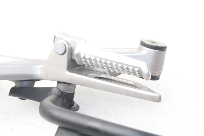 photo de PLAAT VOETSTEUN ACHTER RECHTS HONDA INTEGRA NC D 750 (2016 - 2018) - Detail van het onderdeel