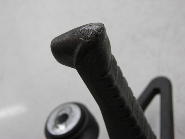 photo de PLAAT VOETSTEUN ACHTER RECHTS KYMCO QUANNON NAKED 125 (2010) - Detail van het onderdeel