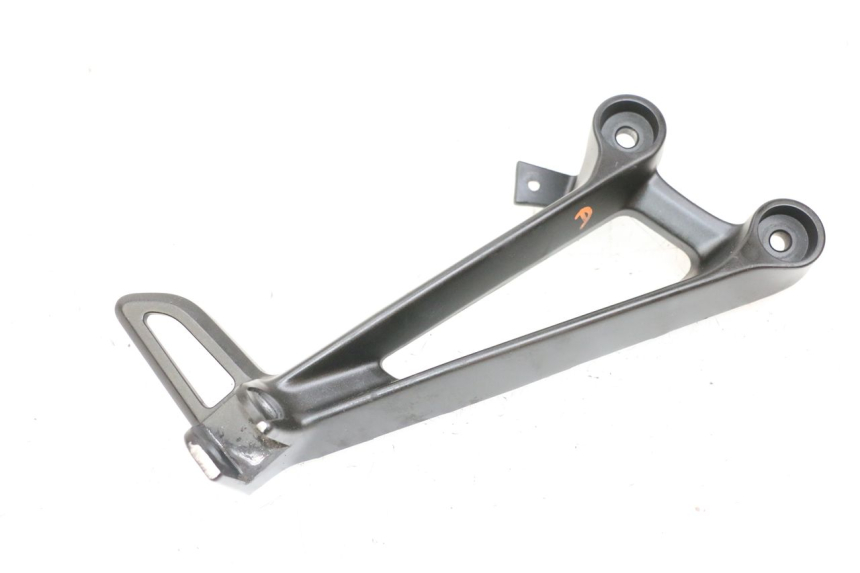 photo de PLAAT VOETSTEUN ACHTER RECHTS YAMAHA MT-07 MT07 ABS 700 (2018 - 2020) - Hoofdaanzicht