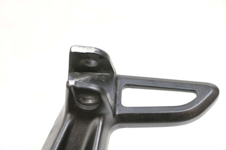 photo de PLAAT VOETSTEUN ACHTER RECHTS YAMAHA MT-07 MT07 ABS 700 (2018 - 2020) - Detail van het onderdeel