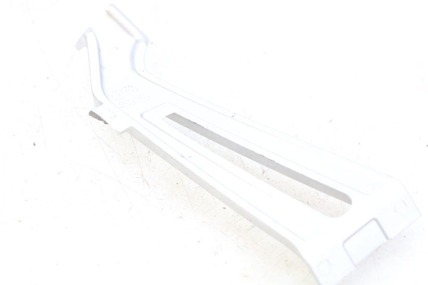 photo de PLAAT VOETSTEUN ACHTER RECHTS YAMAHA MT ABS 125 (2014 - 2018) - Andere kijkhoek