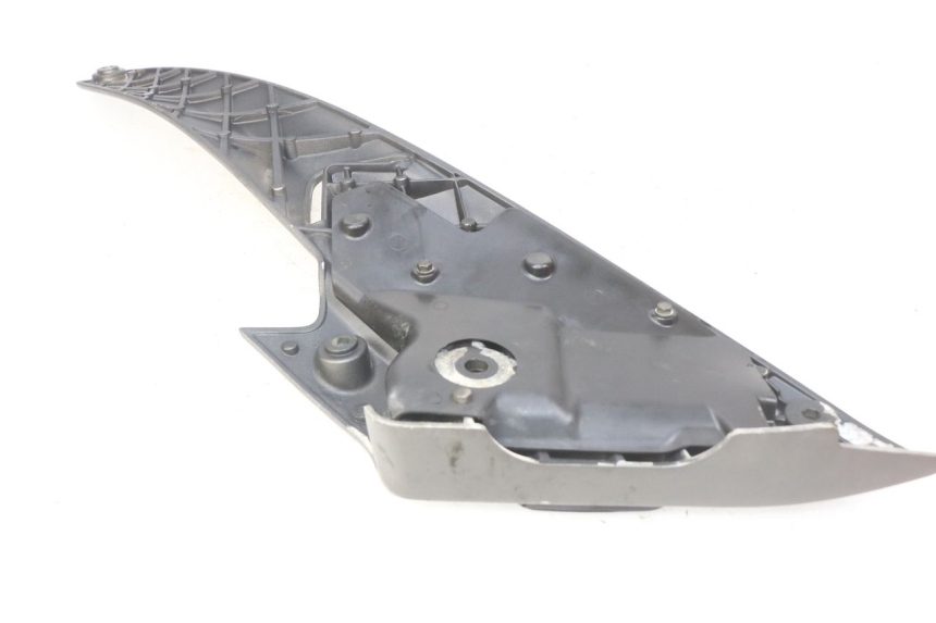 photo de PLAAT VOETSTEUN ACHTER RECHTS GILERA NEXUS 125 (2009 - 2013) - Zoom op gebruiksstaat