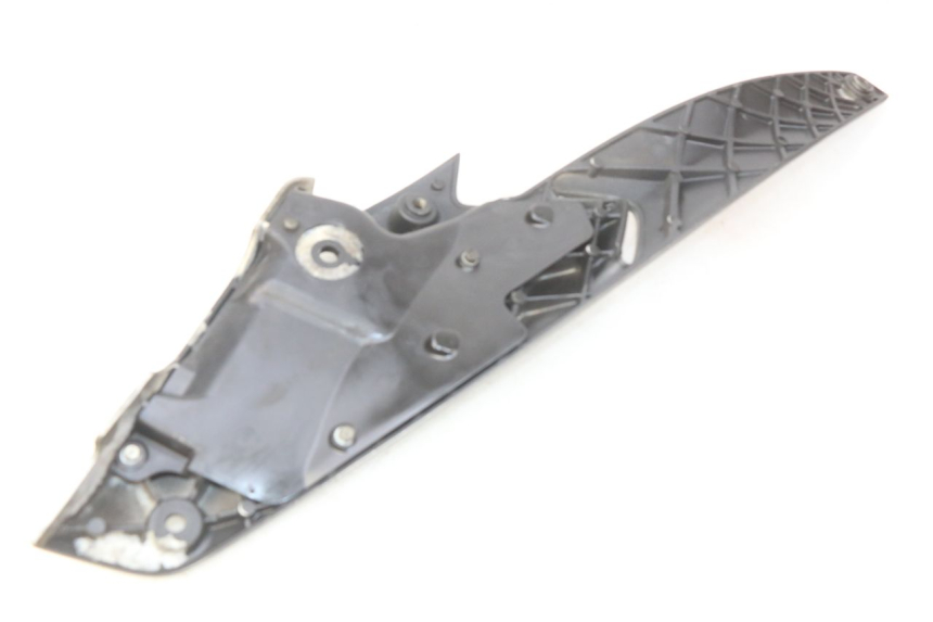 photo de PLAAT VOETSTEUN ACHTER RECHTS GILERA NEXUS 125 (2009 - 2013) - Andere kijkhoek