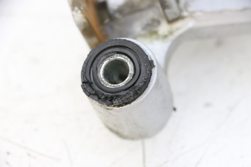 photo de PLAAT VOETSTEUN ACHTER RECHTS HONDA NSR R 125 (1994 - 2003) - Zoom op gebruiksstaat