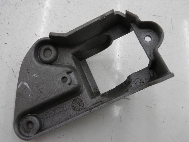photo de PLAAT VOETSTEUN ACHTER RECHTS PEUGEOT JET FORCE CARBU 50 (2003 - 2016) - Detail van het onderdeel