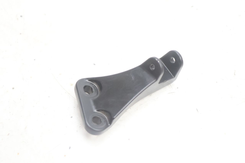 photo de RECHTE ACHTERSTE VOETSTEUNPLAAT JM MOTORS R-MAX TECH 50 (2024 - 2026) - Detail van het onderdeel