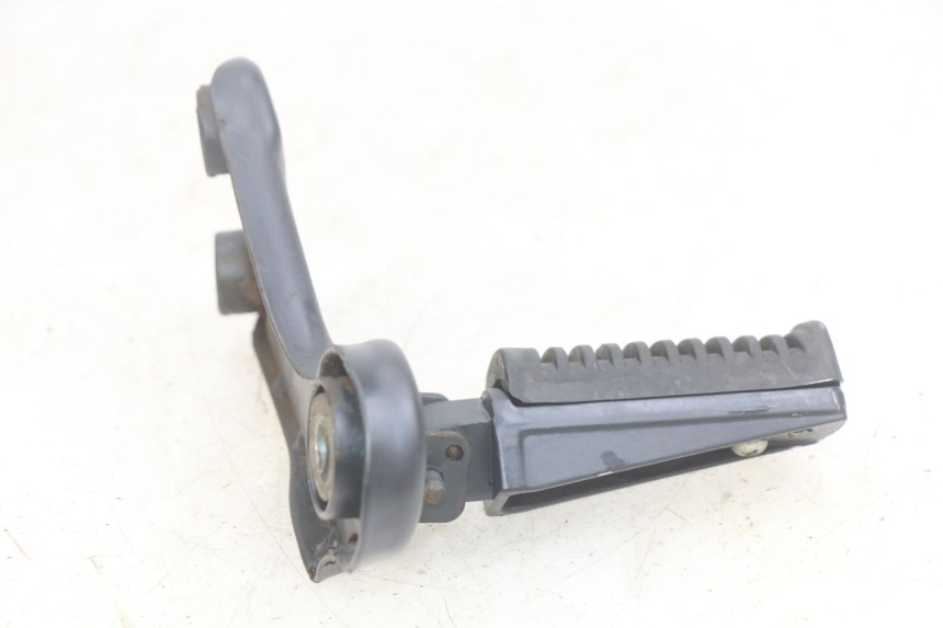 photo de PLAAT VOETSTEUN ACHTER RECHTS YAMASAKI ROADSTER 50 (2013 - 2018) - Andere kijkhoek