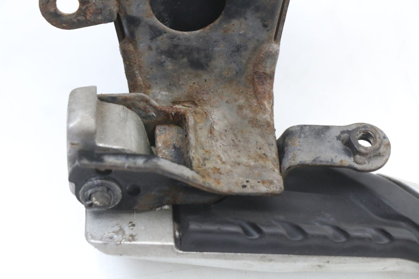 photo de PLAAT VOETSTEUN ACHTER RECHTS HONDA SH ABS 125 (2012 - 2017) - Bevestigingspunten