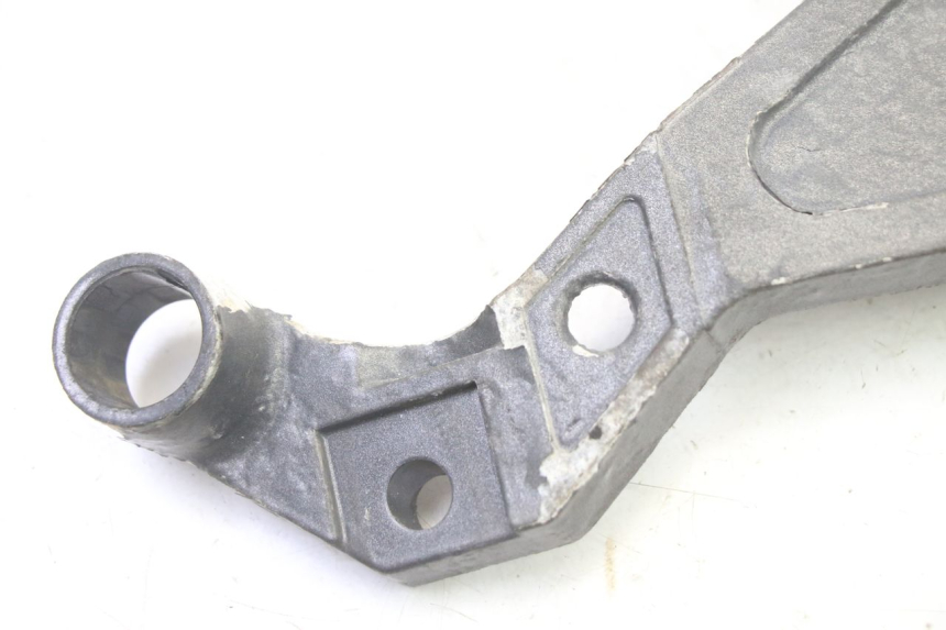 photo de PLAAT VOETSTEUN ACHTER RECHTS TRIUMPH SPRINT 900 (1995 - 1998) - Zoom op gebruiksstaat