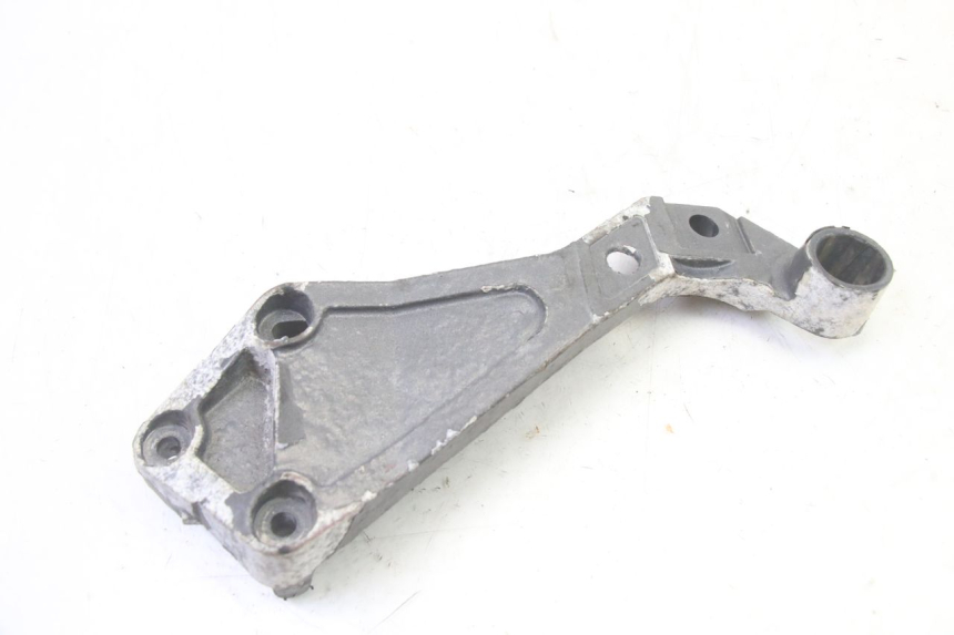 photo de PLAAT VOETSTEUN ACHTER RECHTS TRIUMPH SPRINT 900 (1995 - 1998) - Overzicht