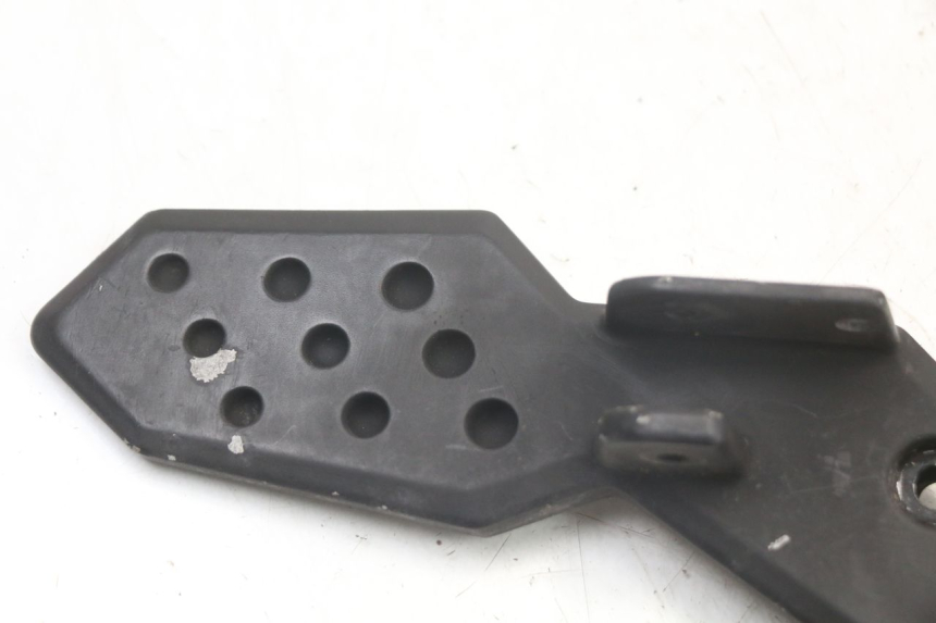 photo de PLAAT VOETSTEUN ACHTER RECHTS KYMCO SUPER 8 125 (2008 - 2015) - Detail van het onderdeel