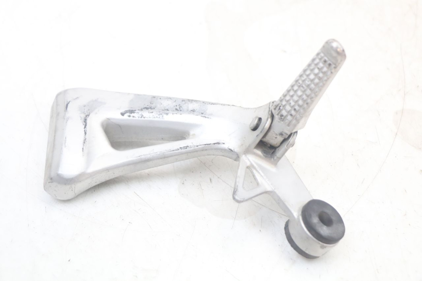 photo de PLAAT VOETSTEUN ACHTER RECHTS SUZUKI SV N 650 (1999 - 2002) - Detail van het onderdeel