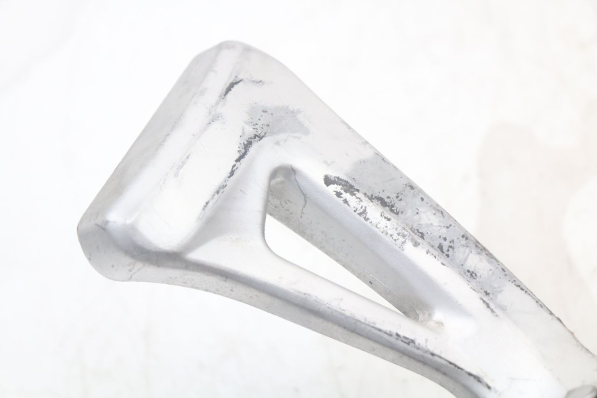 photo de PLAAT VOETSTEUN ACHTER RECHTS SUZUKI SV N 650 (1999 - 2002) - Zoom op gebruiksstaat