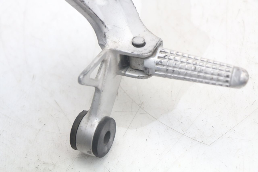 photo de PLAAT VOETSTEUN ACHTER RECHTS SUZUKI SV N 650 (1999 - 2002) - Andere kijkhoek