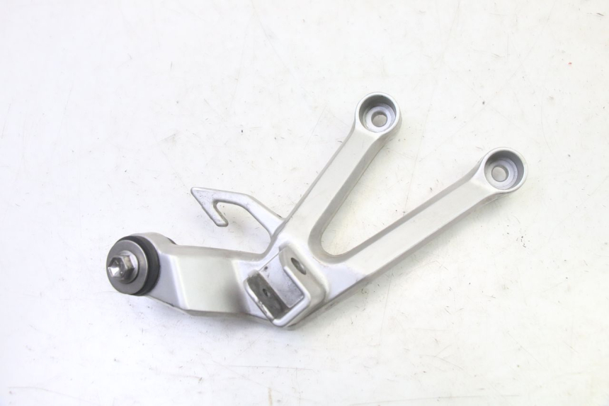 photo de PLAAT VOETSTEUN ACHTER RECHTS SUZUKI SV S 650 (2003 - 2009) - Hoofdaanzicht