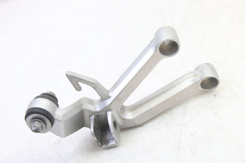 photo de PLAAT VOETSTEUN ACHTER RECHTS SUZUKI SV S 650 (2003 - 2009) - Detail van het onderdeel