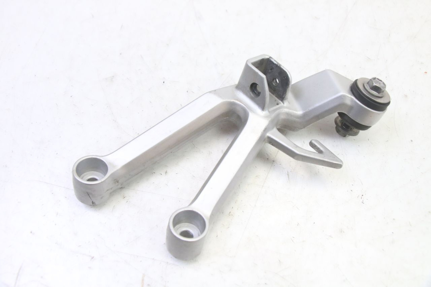 photo de PLAAT VOETSTEUN ACHTER RECHTS SUZUKI SV S 650 (2003 - 2009) - Zoom op gebruiksstaat