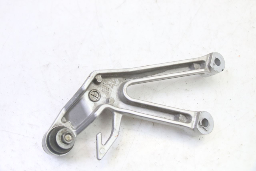 photo de PLAAT VOETSTEUN ACHTER RECHTS SUZUKI SV S 650 (2003 - 2009) - Andere kijkhoek