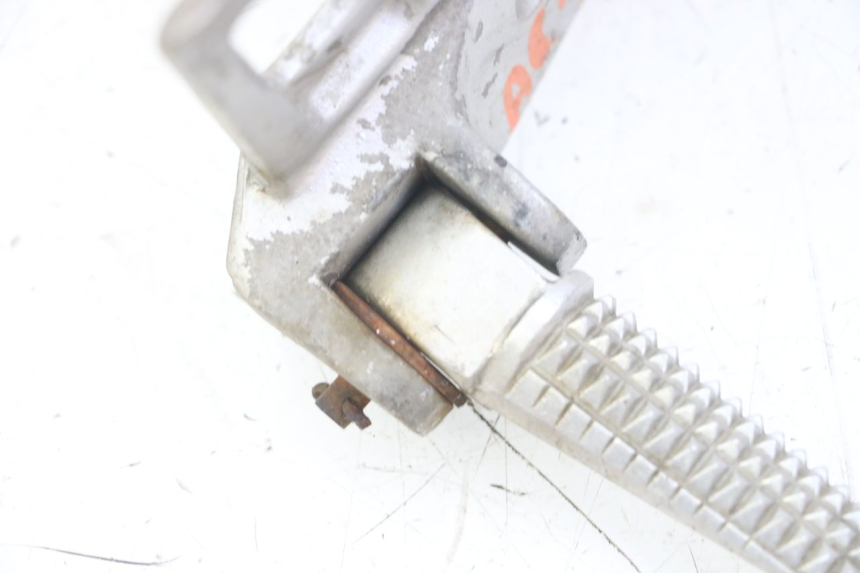 photo de PLAAT VOETSTEUN ACHTER RECHTS YAMAHA TDR DELTABOX 125 (1997 - 2003) - Detail van het onderdeel