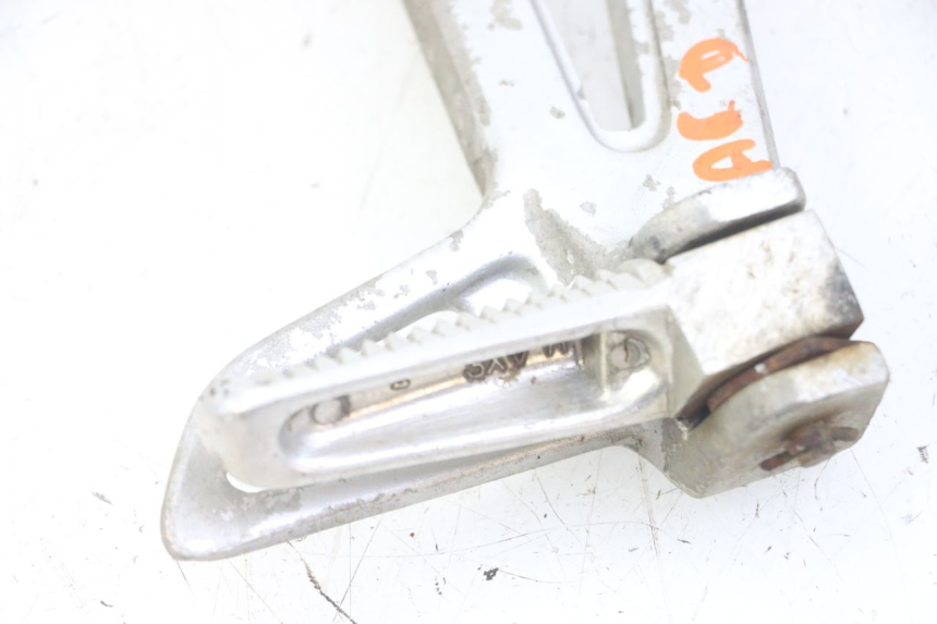 photo de PLAAT VOETSTEUN ACHTER RECHTS YAMAHA TDR DELTABOX 125 (1997 - 2003) - Andere kijkhoek