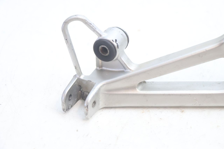 photo de PLAAT VOETSTEUN ACHTER RECHTS HONDA VFR FI RC46 800 (1998 - 2001) - Detail van het onderdeel