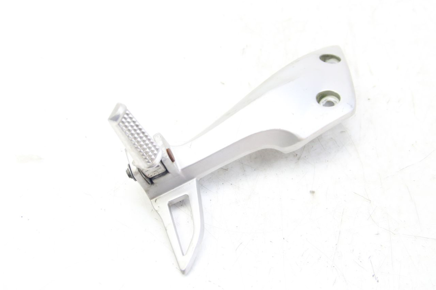 photo de PLAAT VOETSTEUN ACHTER RECHTS HONDA VISION NSC R 50 (2013 - 2015) - Technische close-up