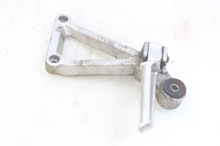 photo de PLAAT VOETSTEUN ACHTER RECHTS DAELIM VJ ROADWIN FI 125 (2008 - 2017) - Andere kijkhoek