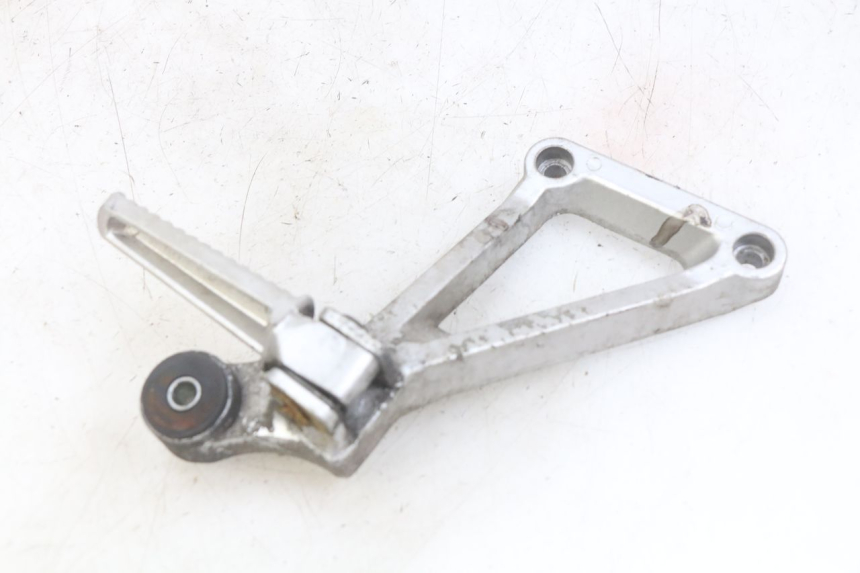 photo de PLAAT VOETSTEUN ACHTER RECHTS DAELIM VJ ROADWIN FI 125 (2008 - 2017) - Technische close-up