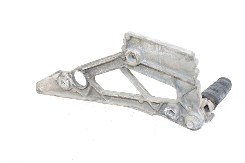 photo de PLAAT VOETSTEUN ACHTER RECHTS YAMAHA XJ F 900 (1983 - 1994) - Andere kijkhoek