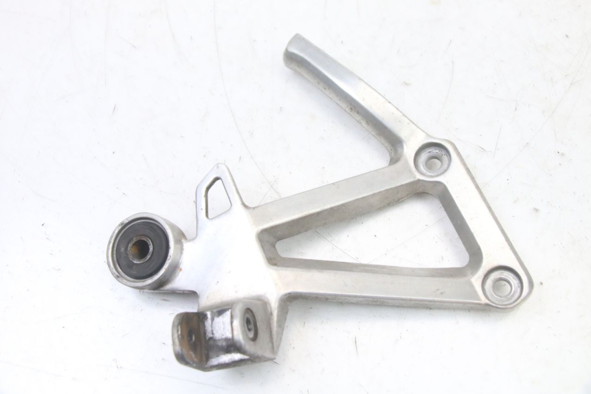 photo de PLAAT VOETSTEUN ACHTER RECHTS YAMAHA FZS FAZER 600 (2001 - 2003) - Hoofdaanzicht