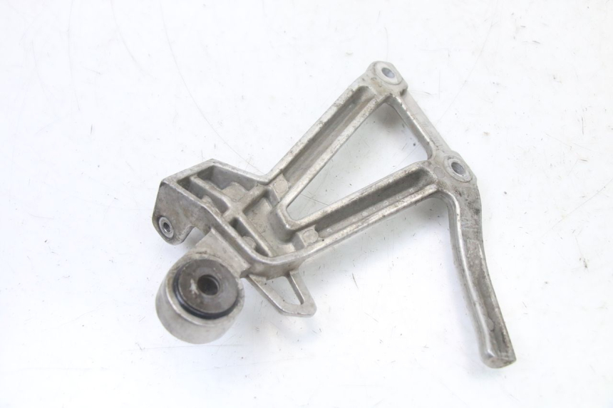 photo de PLAAT VOETSTEUN ACHTER RECHTS YAMAHA FZS FAZER 600 (2001 - 2003) - Andere kijkhoek