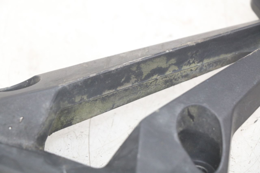 photo de PLAAT VOETSTEUN ACHTER RECHTS KAWASAKI Z 750 (2007 - 2013) - Andere kijkhoek