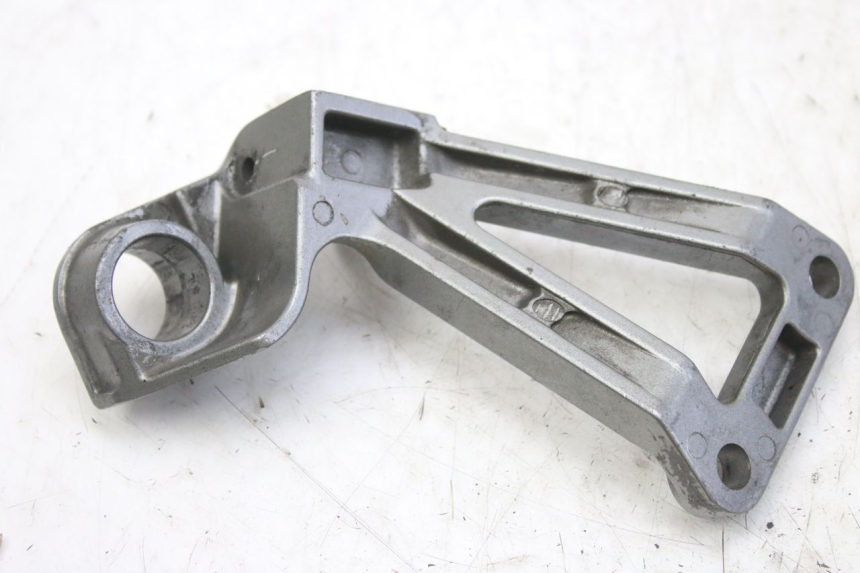 photo de PLAAT VOETSTEUN ACHTER RECHTS KAWASAKI ZX-6R ZX6R 600 (1995 - 1997) - Detail van het onderdeel