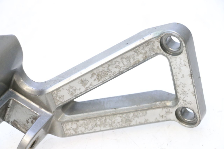 photo de PLAAT VOETSTEUN ACHTER RECHTS KAWASAKI ZX-6R ZX6R 600 (1995 - 1997) - Detail van het onderdeel