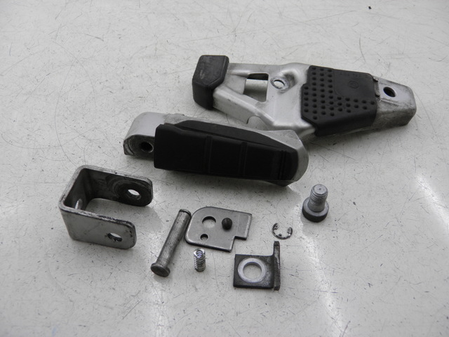 photo de PLAAT ACHTERSTE VOETSTEUN LINKS BMW R RS 1150 (2001 - 2005) - Hoofdaanzicht