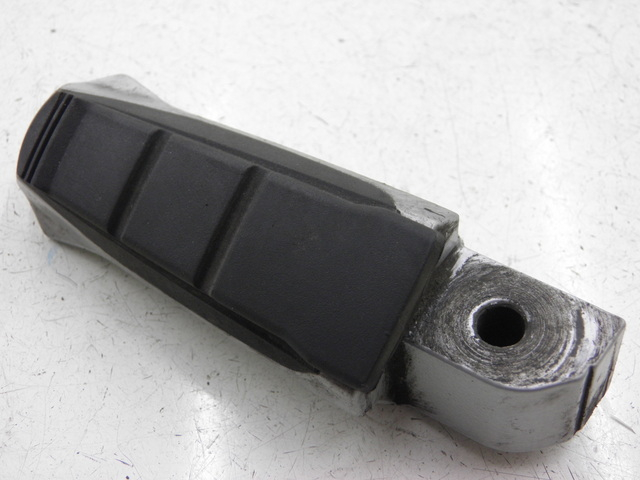 photo de PLAAT ACHTERSTE VOETSTEUN LINKS BMW R RS 1150 (2001 - 2005) - Staat van het oppervlak