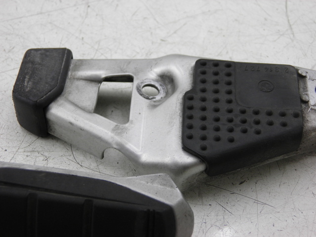 photo de PLAAT ACHTERSTE VOETSTEUN LINKS BMW R RS 1150 (2001 - 2005) - Markeringen en referenties