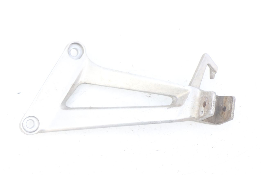 photo de PLAAT ACHTERSTE LINKER VOETSTEUNBEUGEL HONDA CBR R 125 (2003 - 2006) - Hoofdaanzicht
