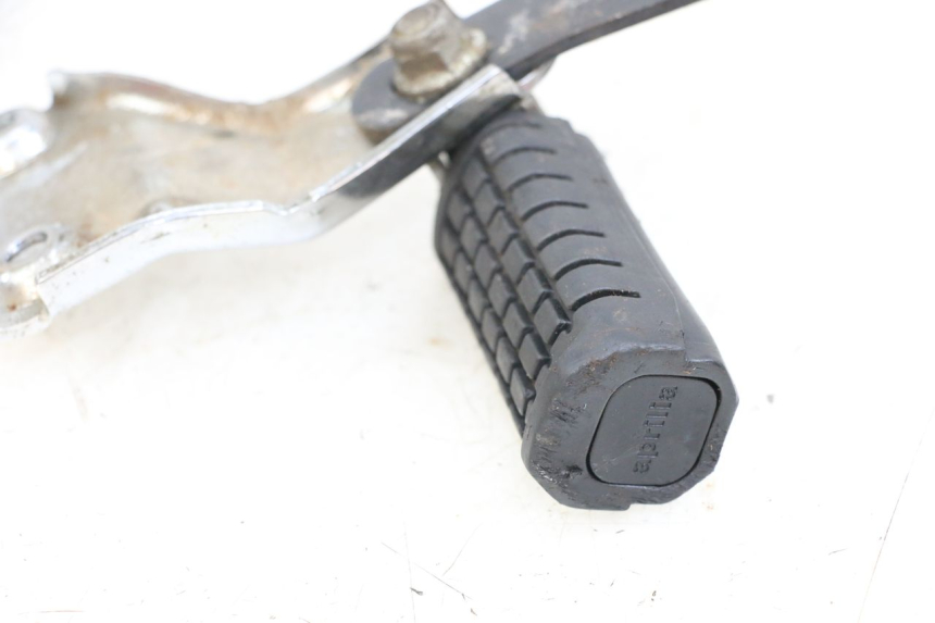 photo de PLAAT ACHTERSTE VOETSTEUN LINKS APRILIA CLASSIC 125 (1995 - 2001) - Zoom op gebruiksstaat