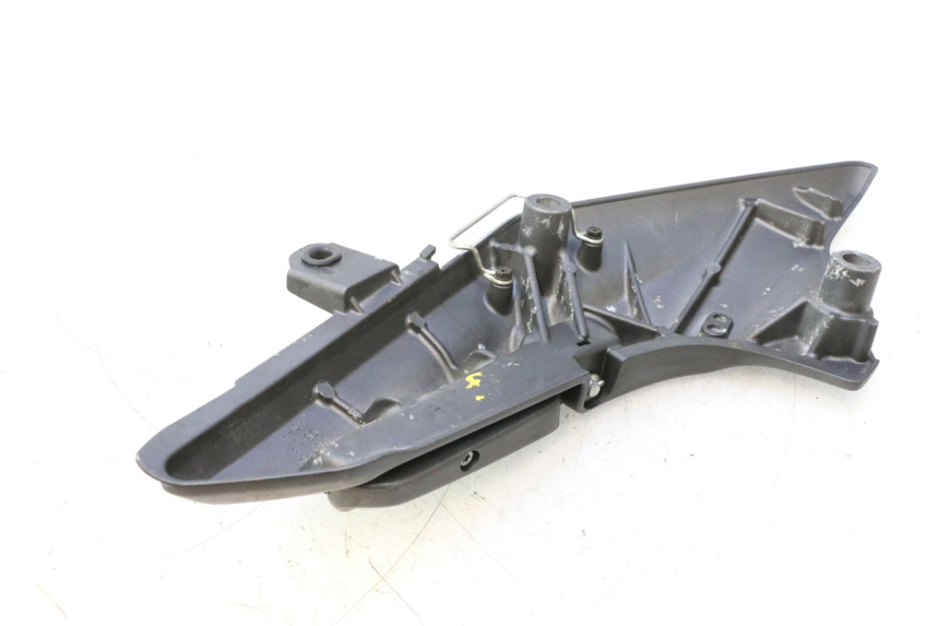 photo de Achterste linker voetsteunplaatje HONDA FJS SILVER WING SILVERWING 400 (2005 - 2008) - Detail van het onderdeel
