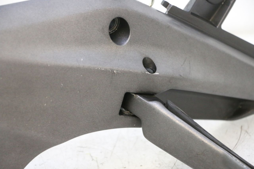 photo de Achterste linker voetsteunplaatje HONDA FJS SILVER WING SILVERWING 400 (2005 - 2008) - Kenmerkende details
