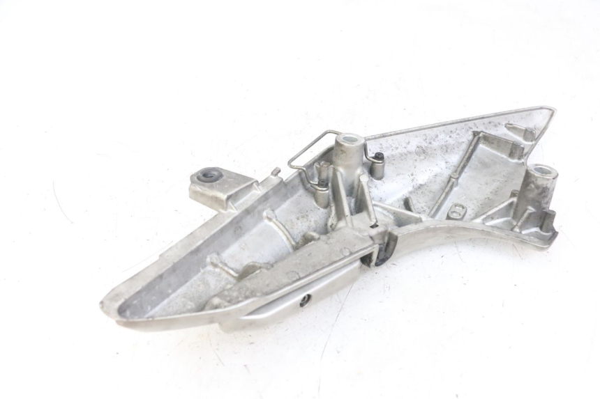 photo de PLAAT ACHTERSTE VOETSTEUN LINKS HONDA FJS SILVERWING SILVER WING 600 (2001 - 2010) - Zoom op gebruiksstaat