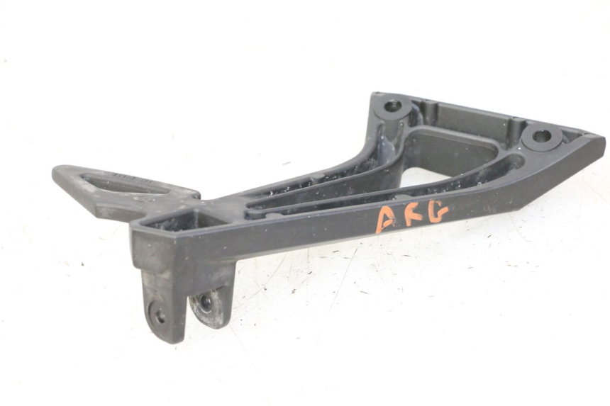 photo de PLAAT ACHTERSTE VOETSTEUN LINKS YAMAHA FZ6 FAZER S2 600 (2007 - 2011) - Zoom op gebruiksstaat